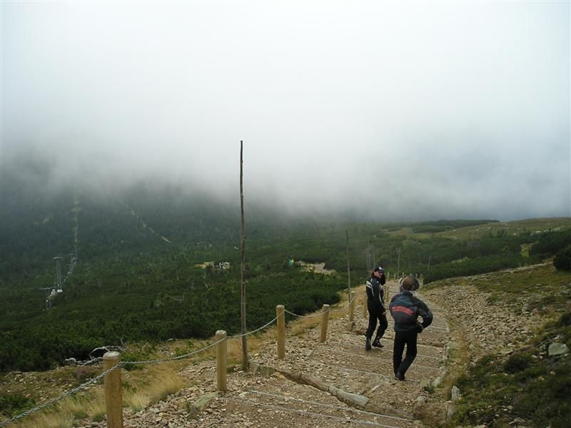 Lanovka nejede, takže dolů pěšky...