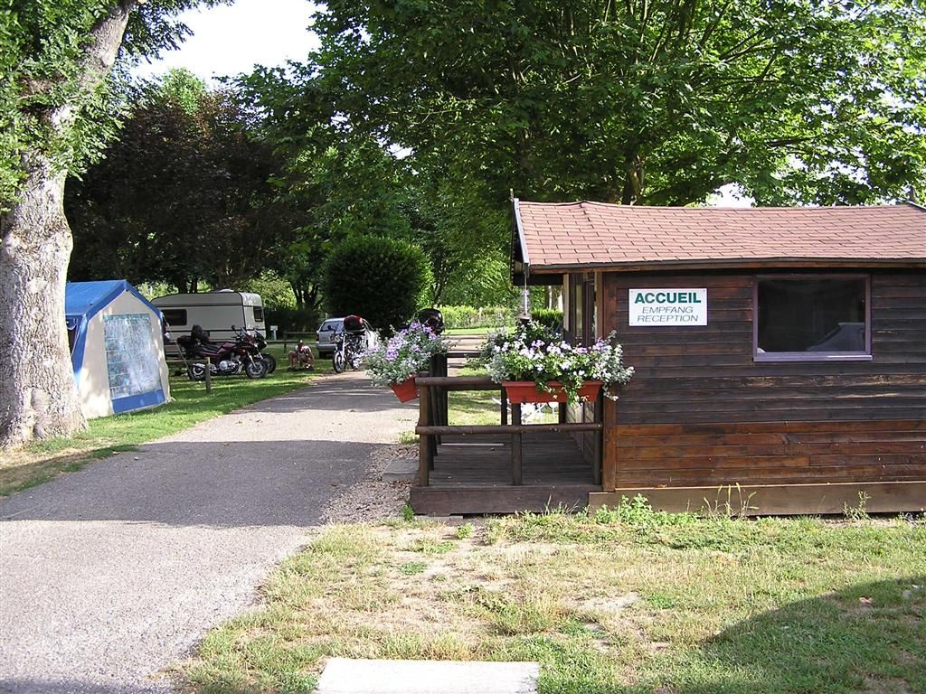 kemp ve městě La Ferte