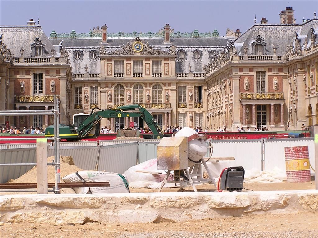 nádvoří zámku Versailles – v rekonstrukci