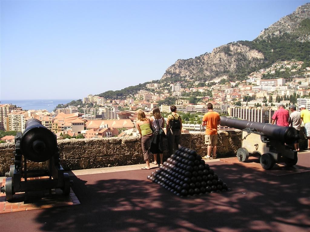 Děla u Knížecího paláce