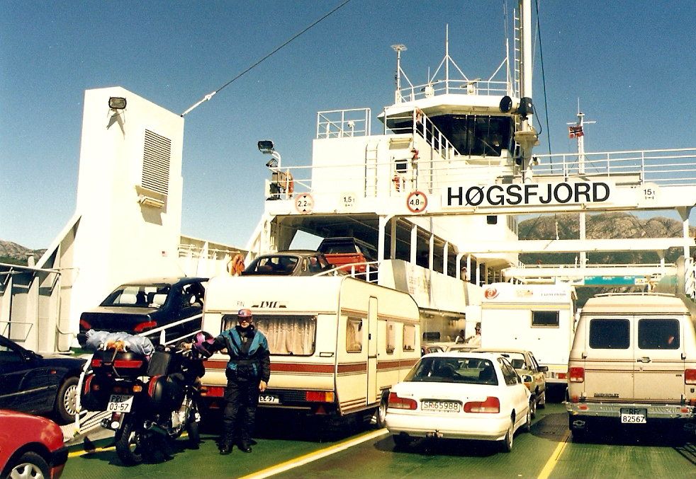 Plavba přes Hogsfjord