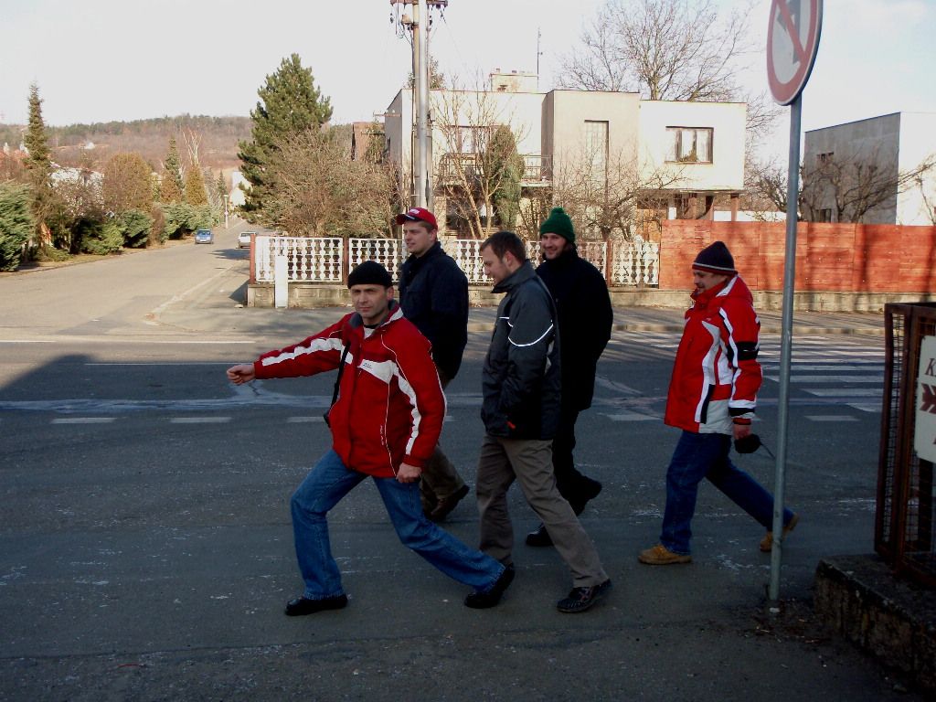Stále ještě jdeme do první hospůdky, naší milované