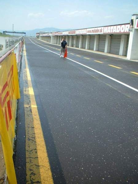 Vyjede už někdo na zmoklou trať?