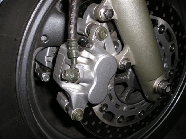 600 - PŘEDNÍ BRZDA